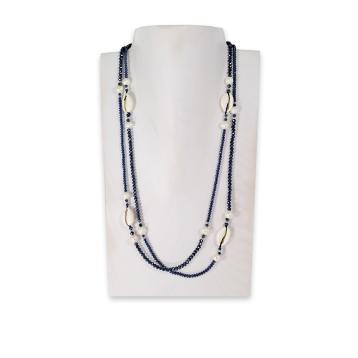 Collana montata in cristallo blu, perle di fiume e paguro