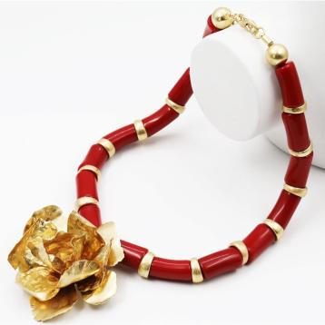Collana donna C63 con canne di resina e fiore in metallo
