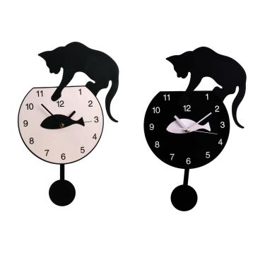 Orologio a pendolo in plastica da parete gatto con boccia 29,5x36 cm