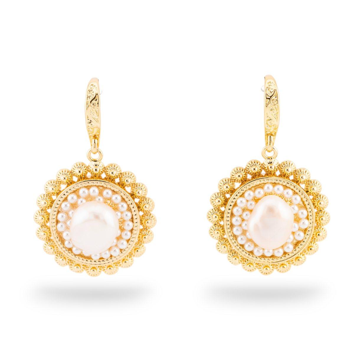 Orecchini di bronzo con filigrana e perle di fiume